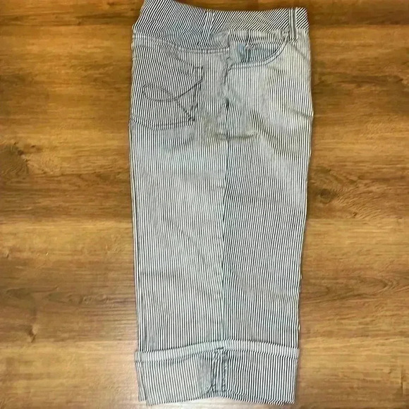 Faded Glory Stretch Women’s Size 10 Cuff Crop Blue Stripe Capri Pants - Picture 4 of 7